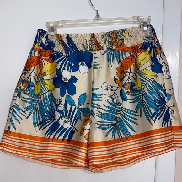 Two piece floral shorts outfit - Picture 3 of 3